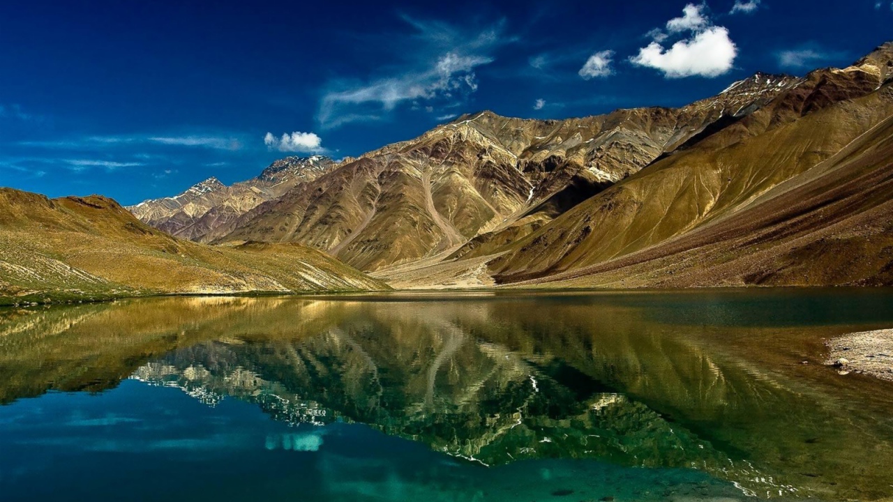 Красивое горное озеро