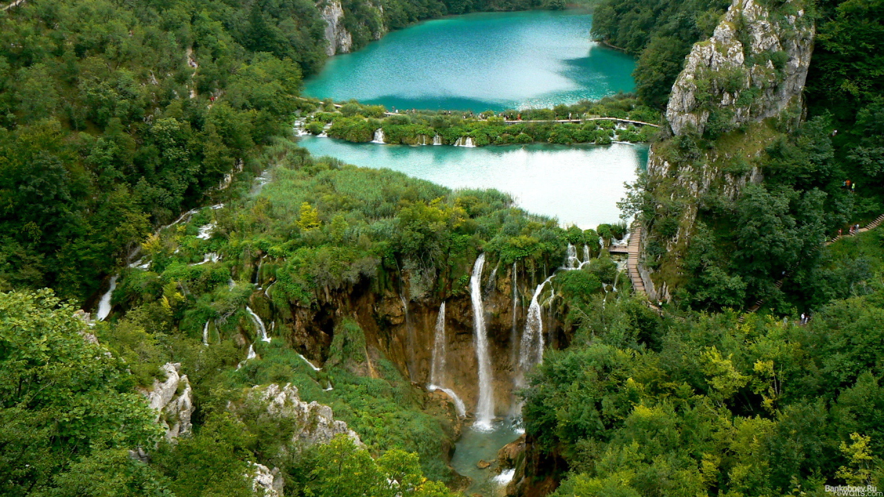 Голубое горное озеро