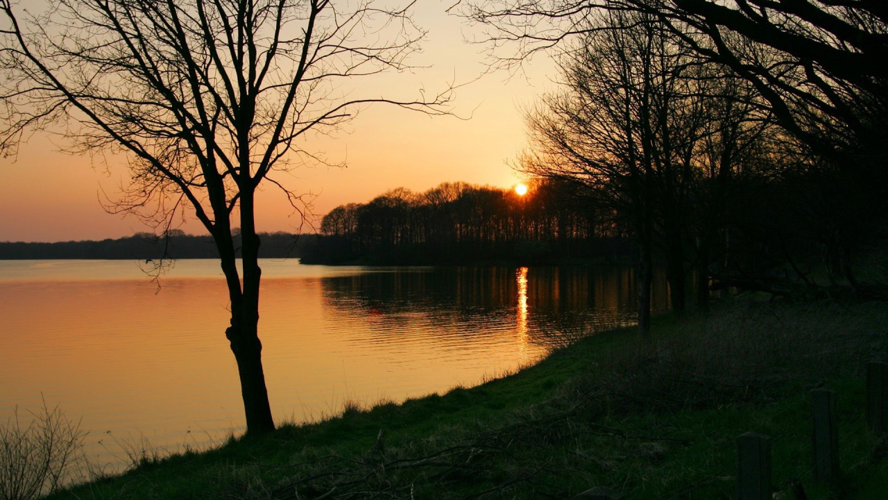 Вечер на тихом озере