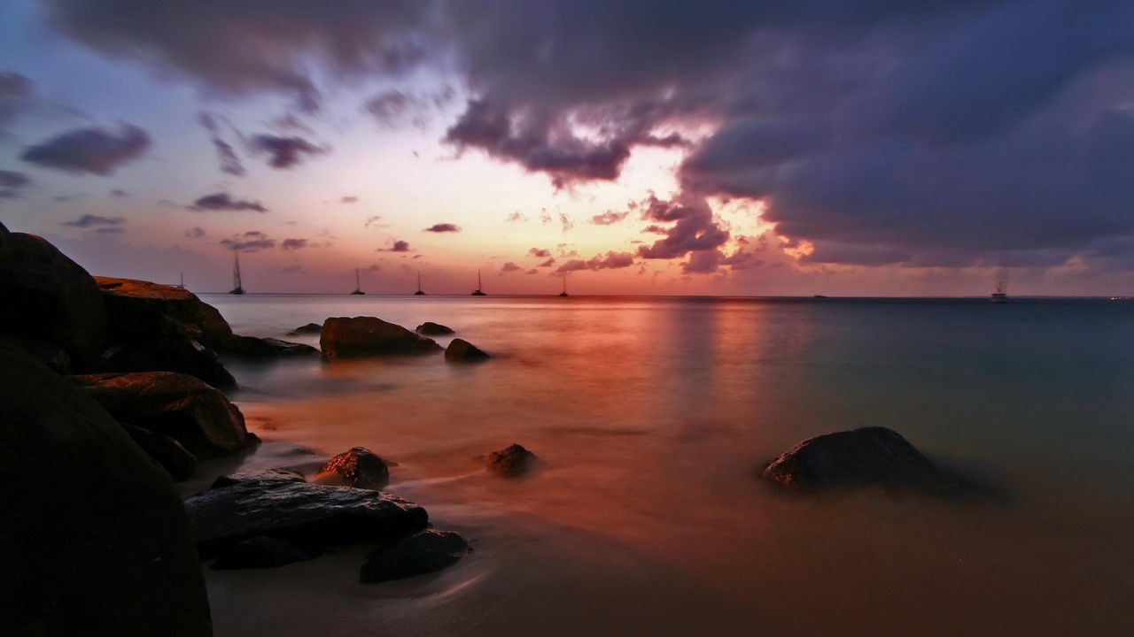 Яхты на фоне заката