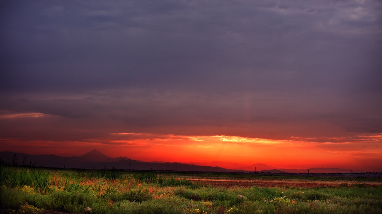 Красный закат в Иране