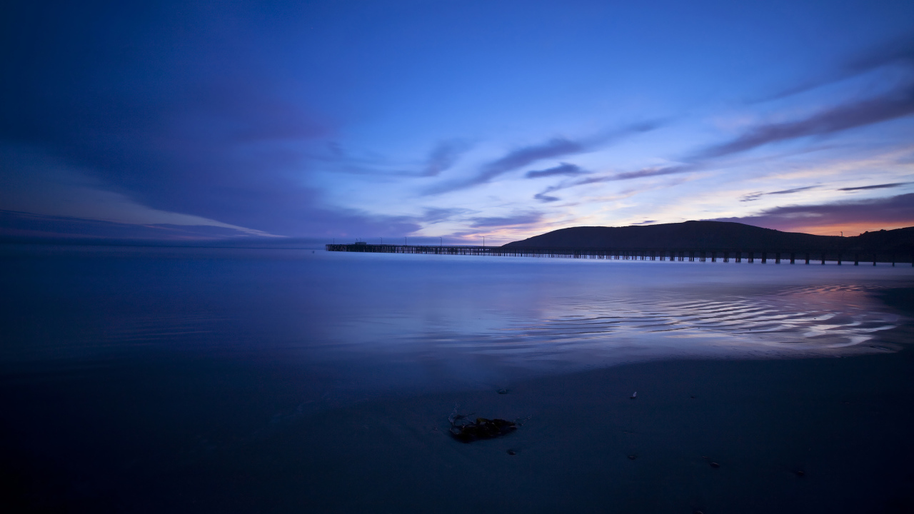 Голубой закат на море