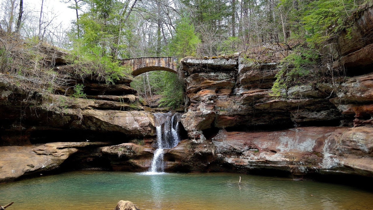 Мост над водопадом