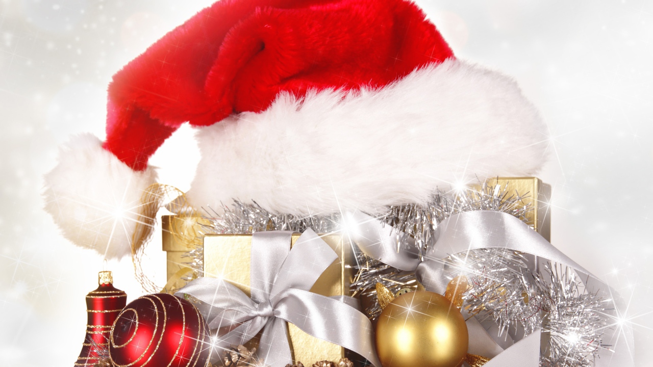 Шапка Санта Клауса на подарке