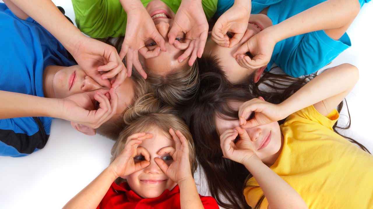 Дети играют