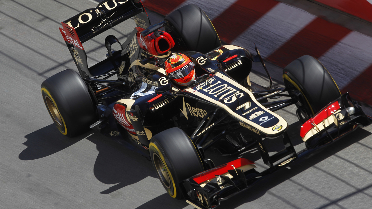 Гонщик на скоростной трассе