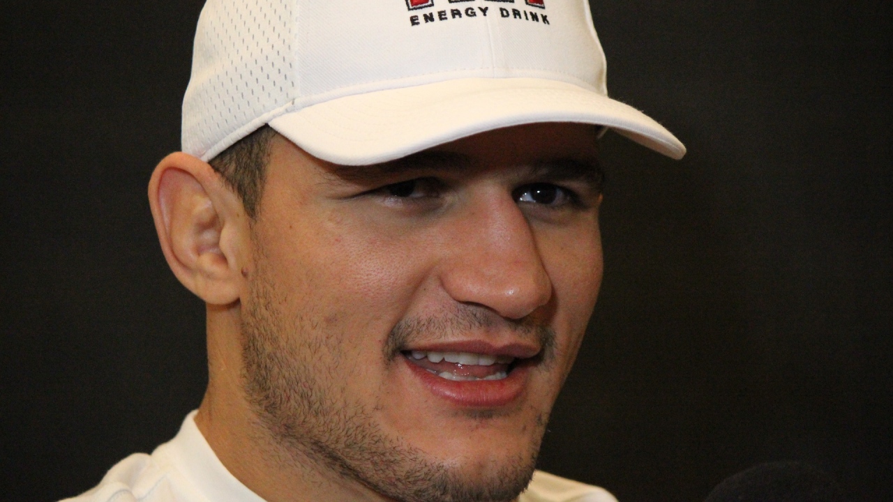 Известный UFC боец Джуниор Дос Сантос