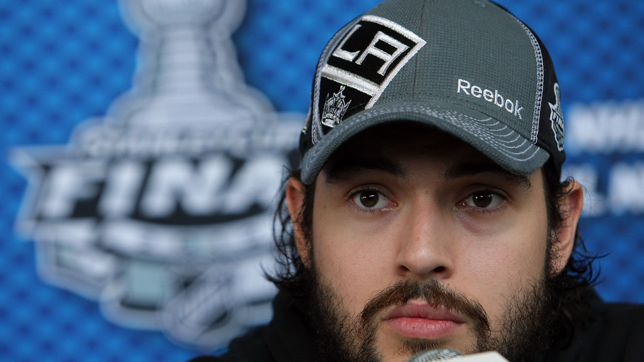 Лучший Хоккеист Дрю Даути крупным планом