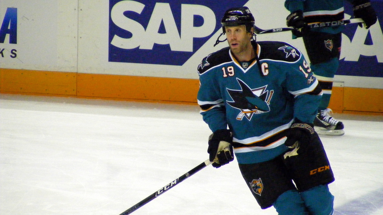 Известный игрок НХЛ Джо Торнтон