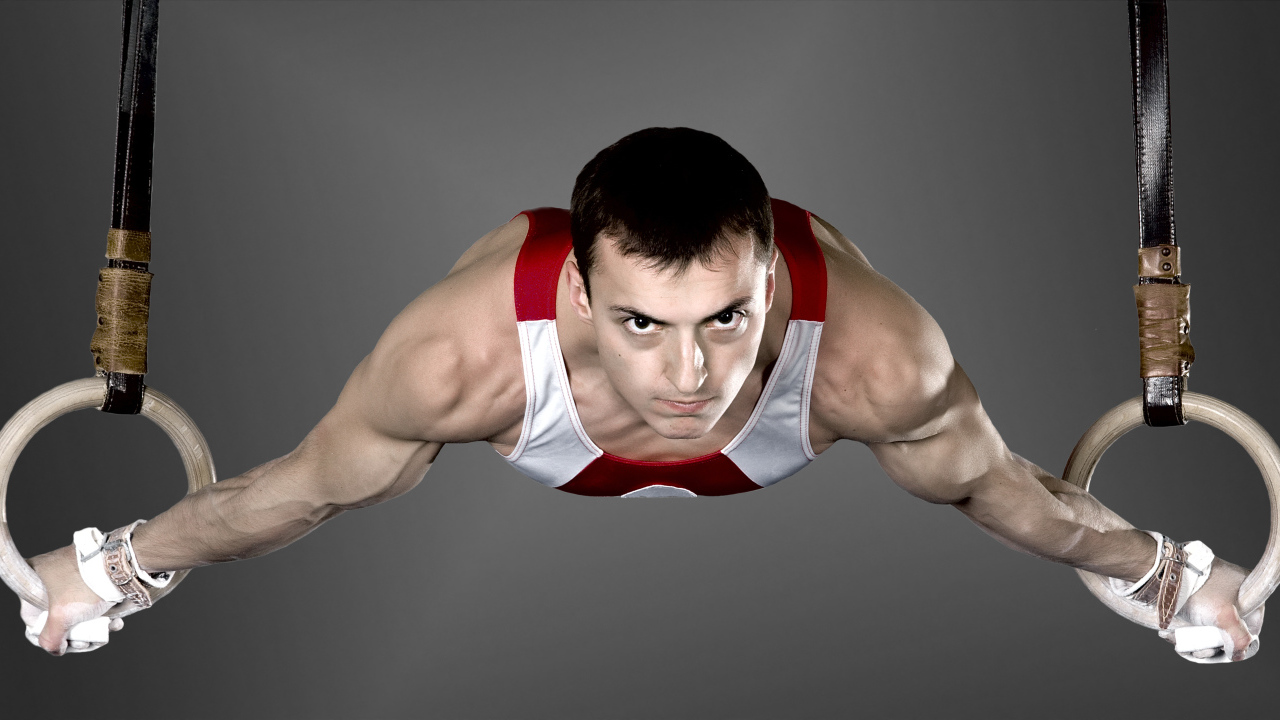 Гимнаст на кольцах