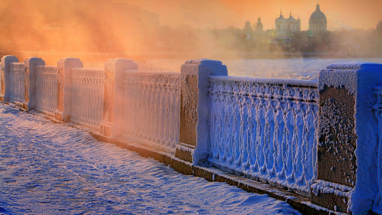 Snow in St. Petersburg on the bridge