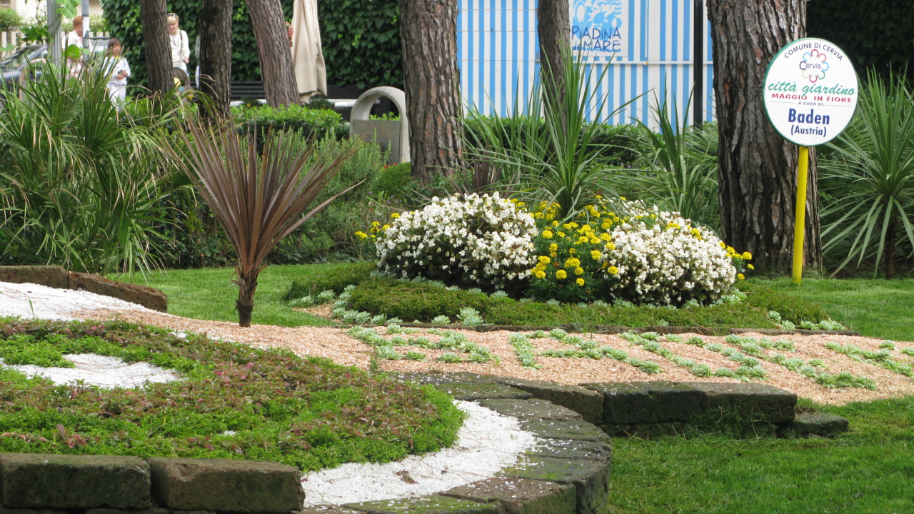 Клумба на курорте Баден, Австрия