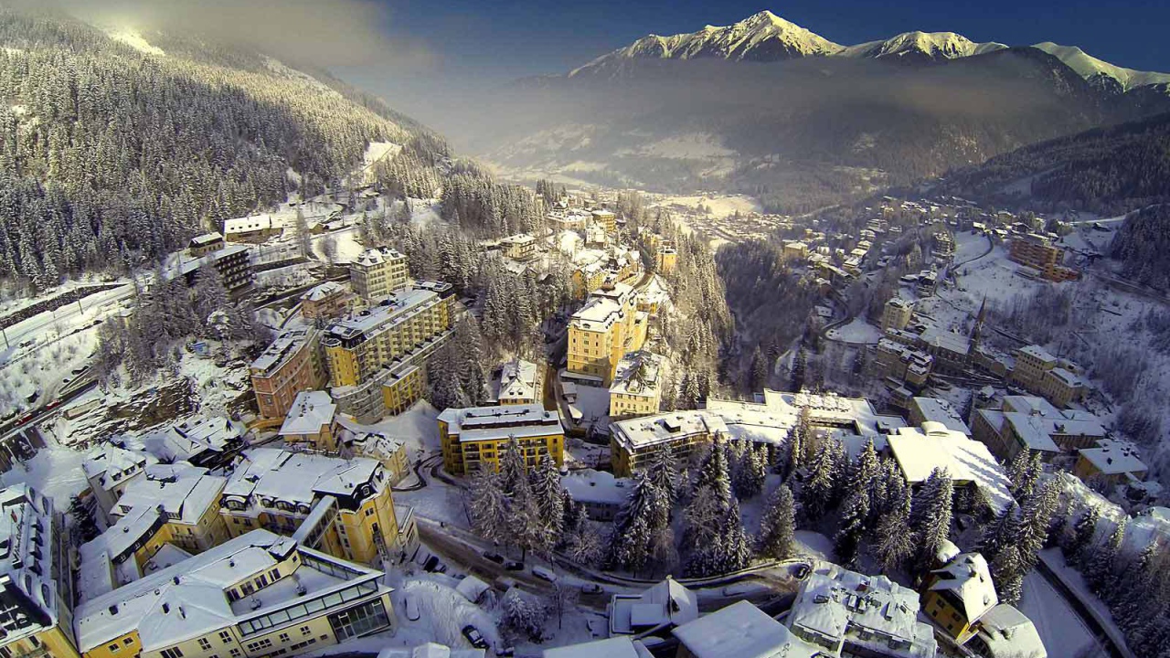 Город среди Альп на курорте Бад Хофгастайн, Австрия