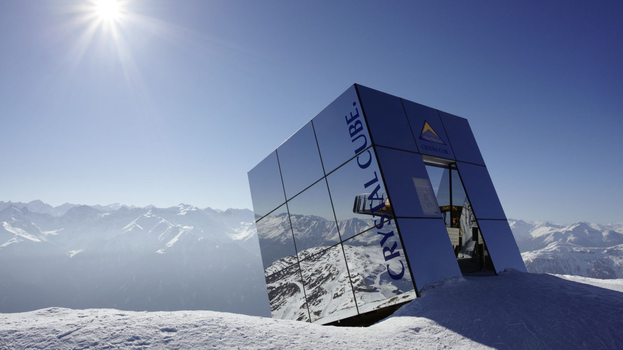 Кристальный куб на горнолыжном курорте Серфаус, Австрия