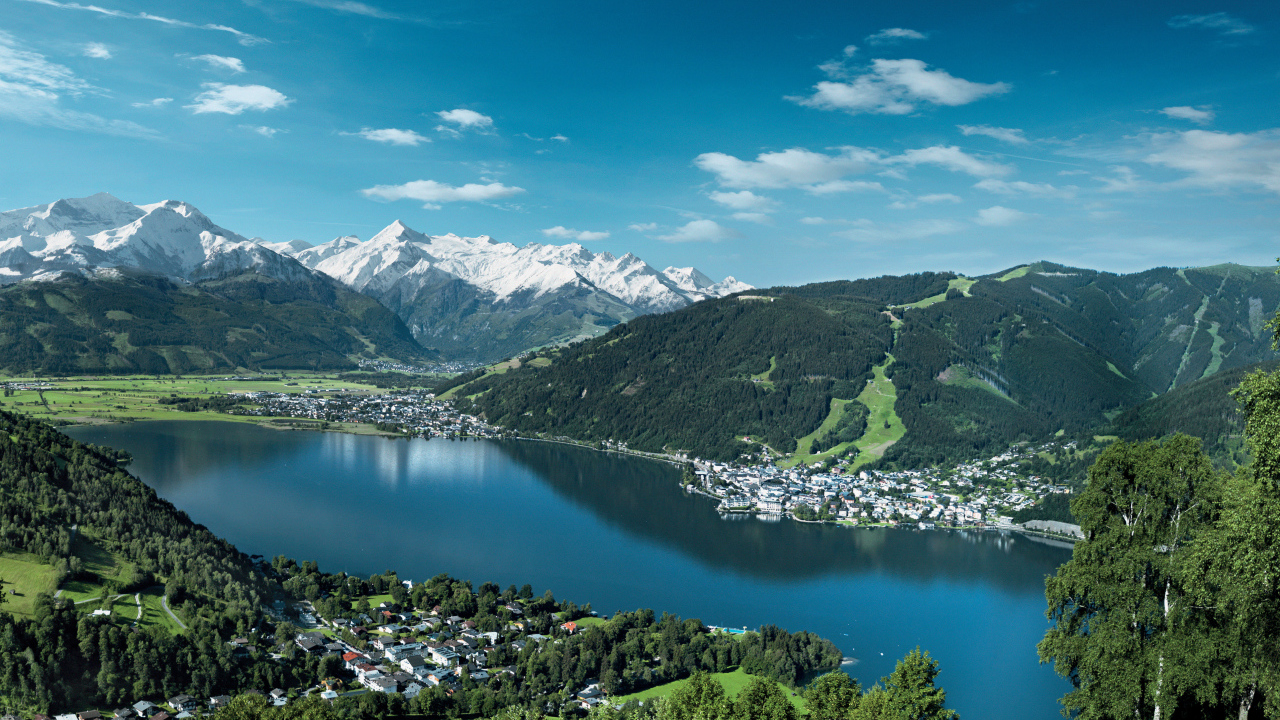 Lake in the resort of Zell am See, Austria
