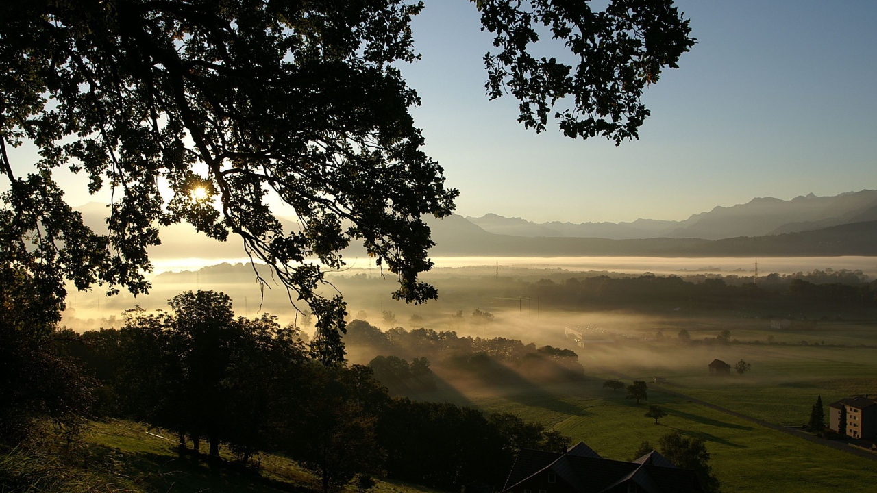 Утренний туман на курорте Лиенц, Австрия