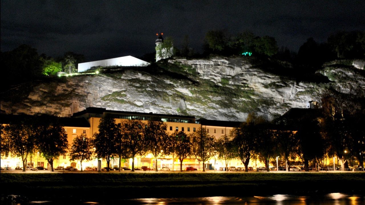 Ночная подсветка в городе  Зальцбург, Австрия