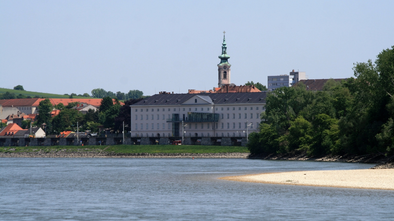 Побережье реки в городе Гайнберг, Австрия