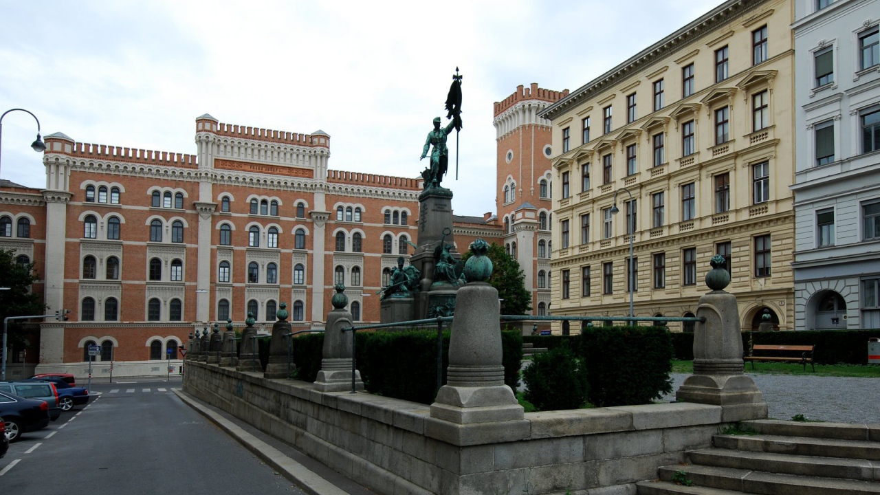 Скульптура на площади в городе Вена, Австрия
