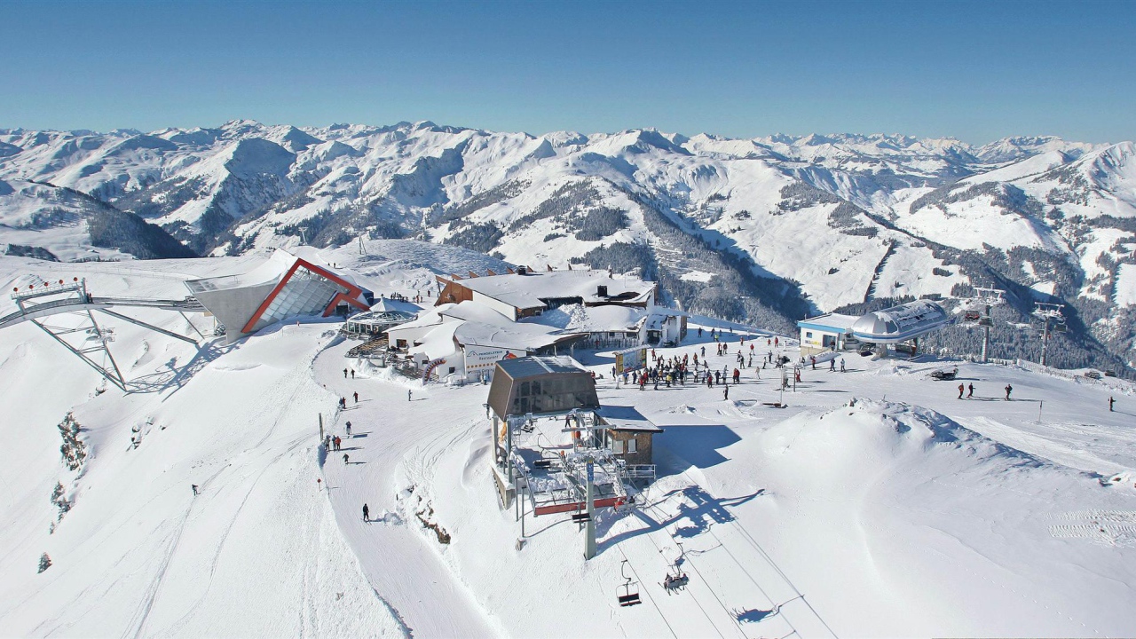 Горнолыжная база на курорте Китцбюэль, Австрия