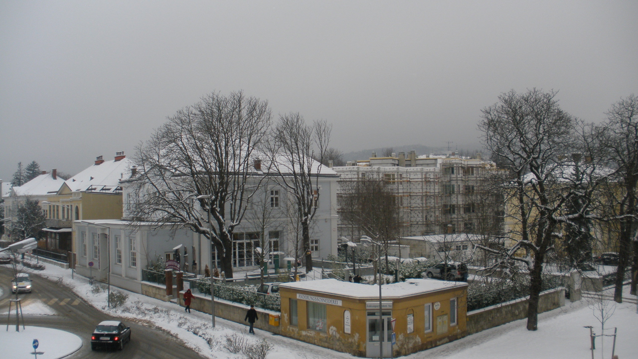 Заснеженная улица на курорте Баден, Австрия