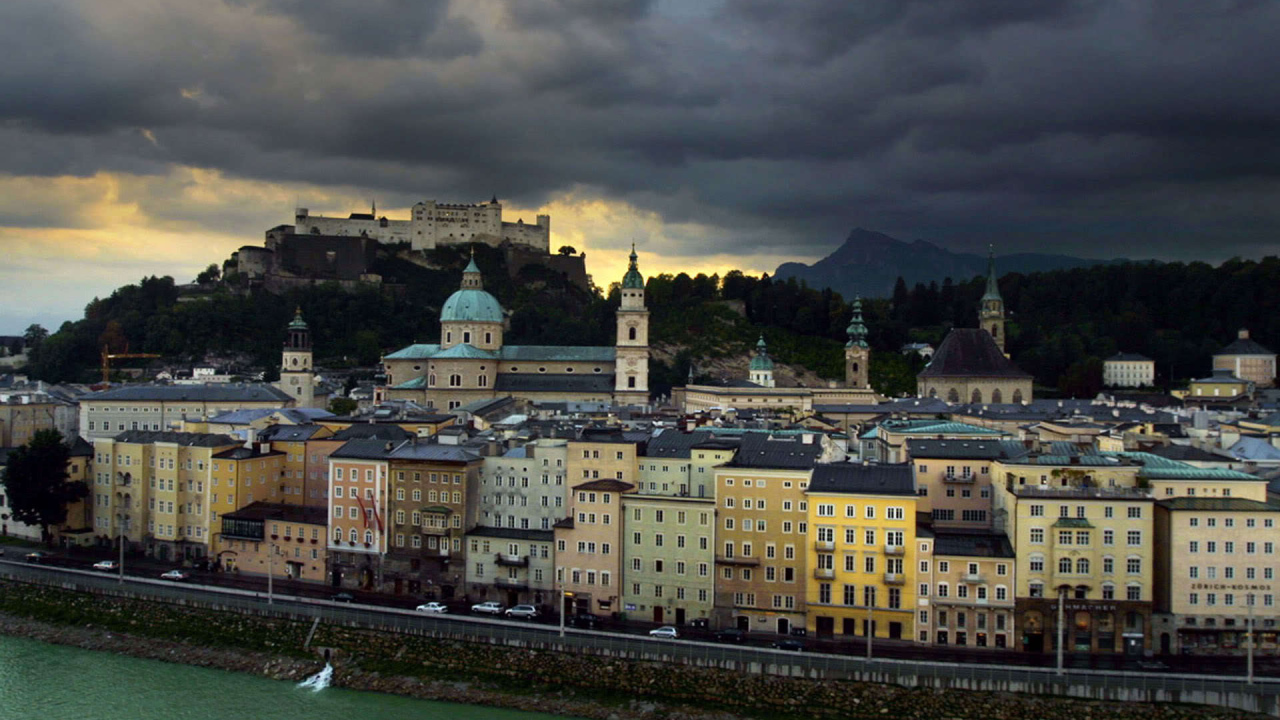 Закат в городе  Зальцбург, Австрия