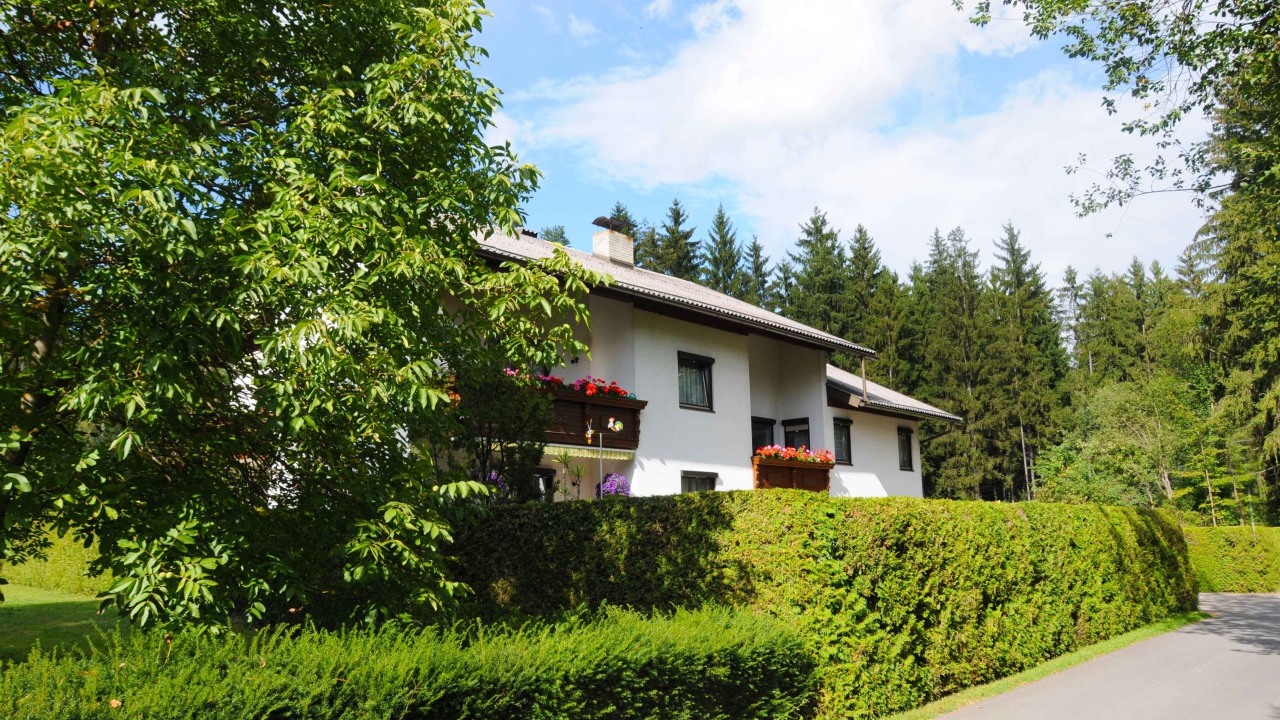 Вилла у озера Клопайнер Зее, Австрия