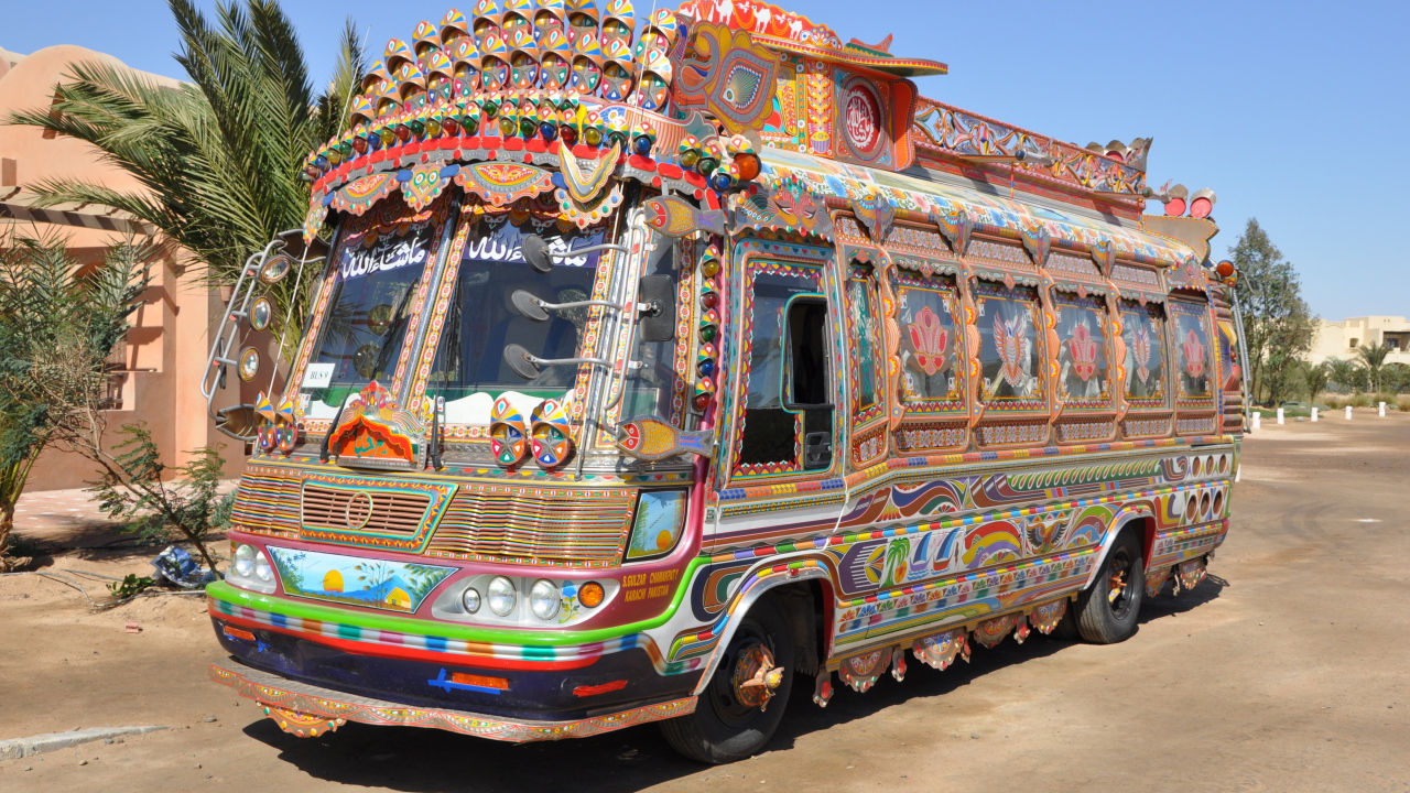 Автобус на курорте Эль Гуна, Египет