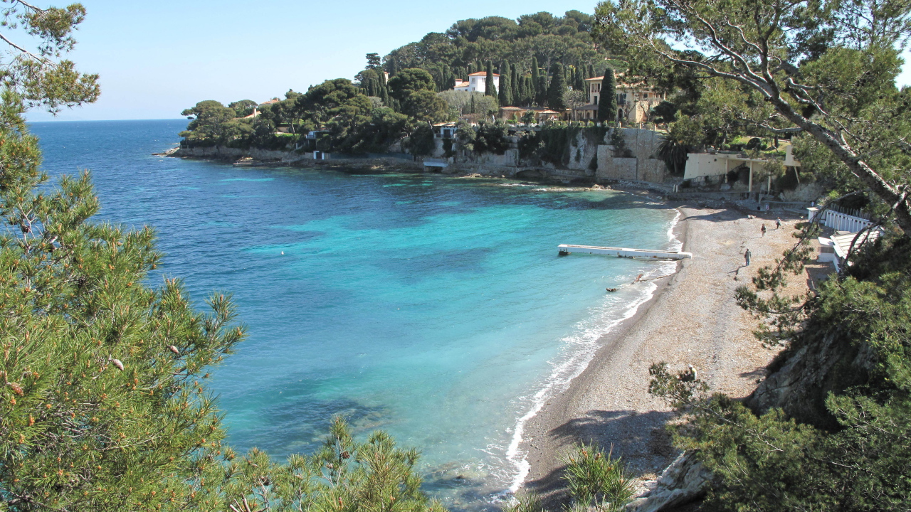 Голубая лагуна на курорте Сен-Жан-Кап-Ферра, Франция