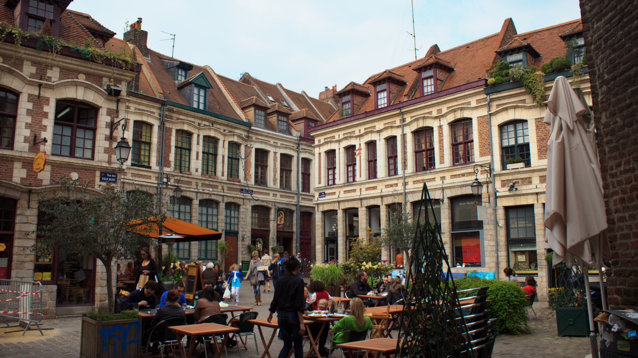 Кафе в городе Лилль, Франция
