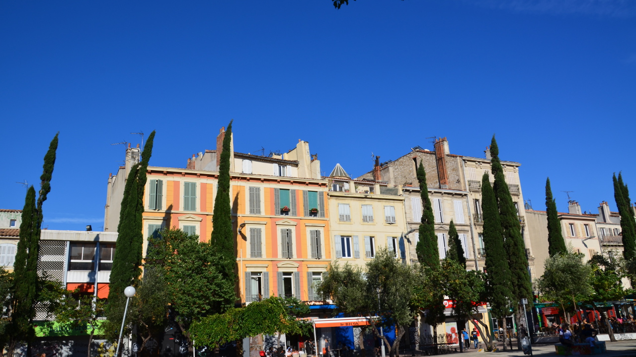 Городская улица в городе Марсель, Франция