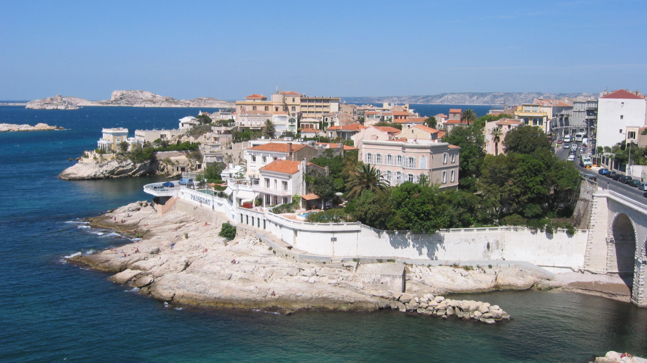 Набережная в городе Марсель, Франция