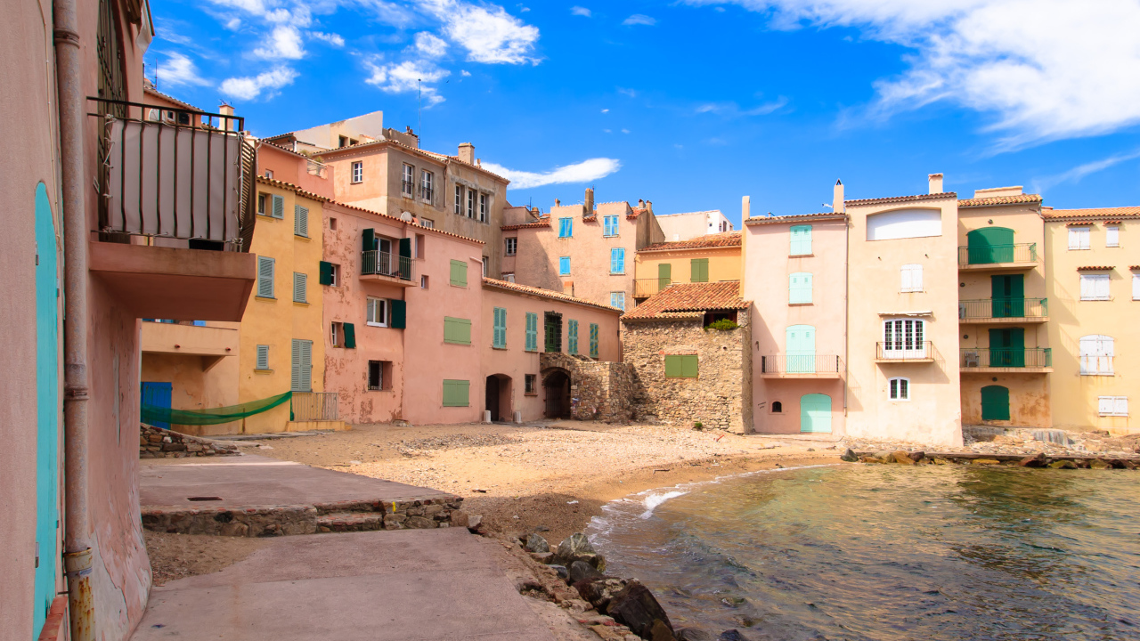 Набережная на курорте Сен-Тропе, Франция