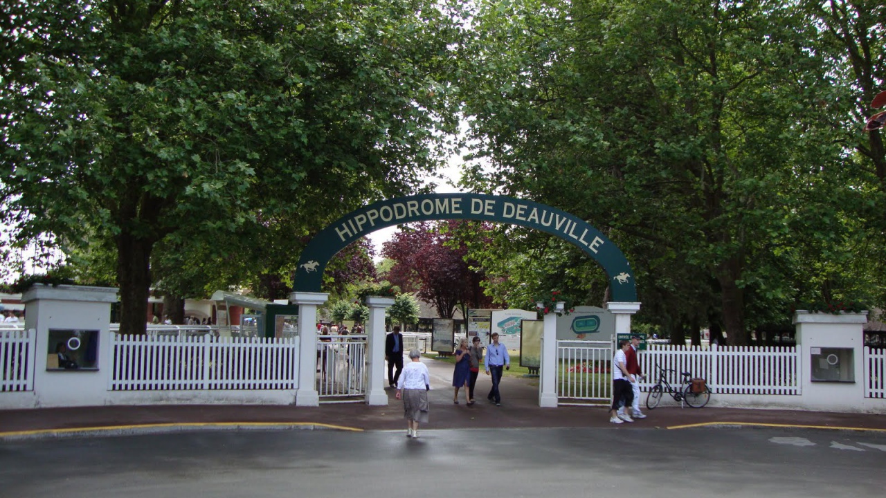 Вход в парк на курорте Довиль, Франция