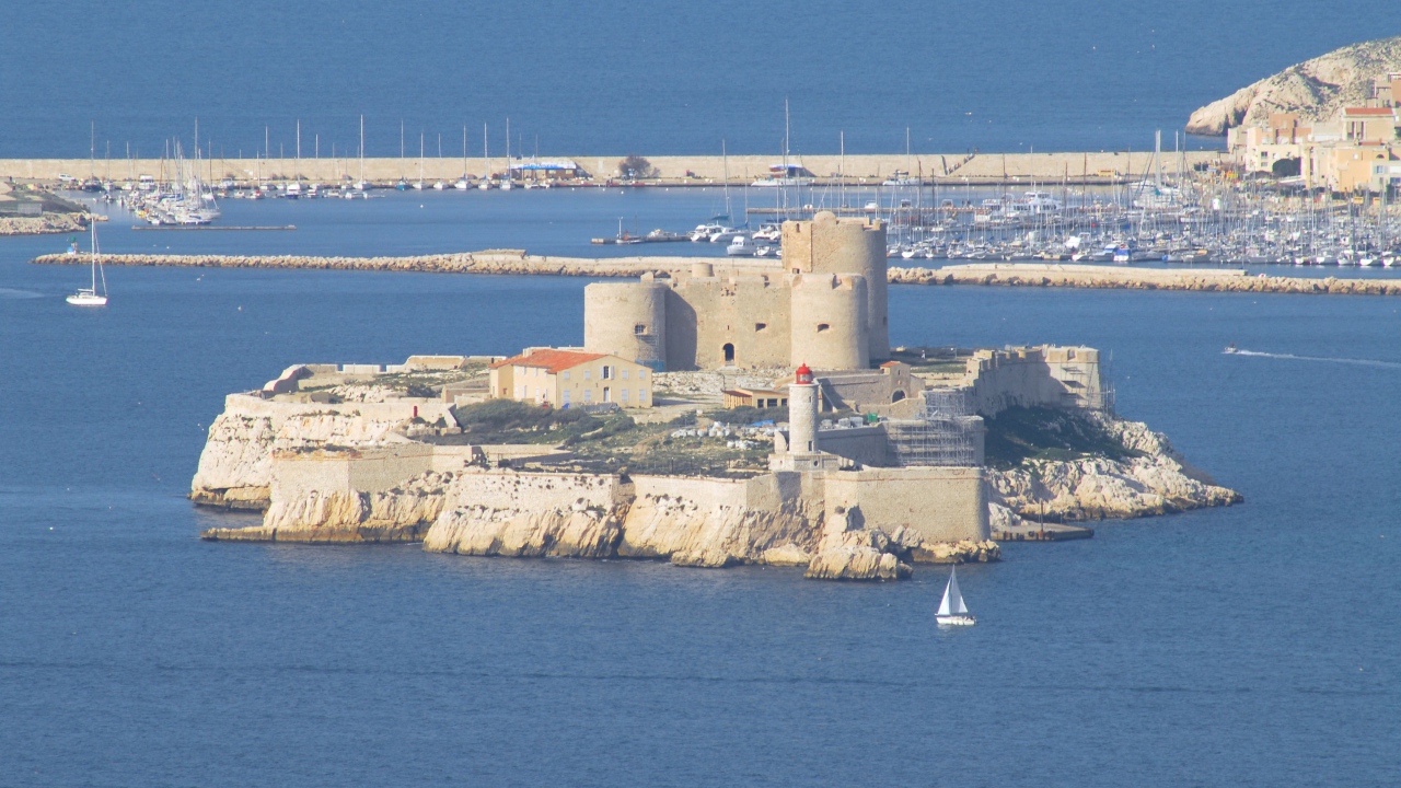 Крепость на острове в городе Марсель, Франция