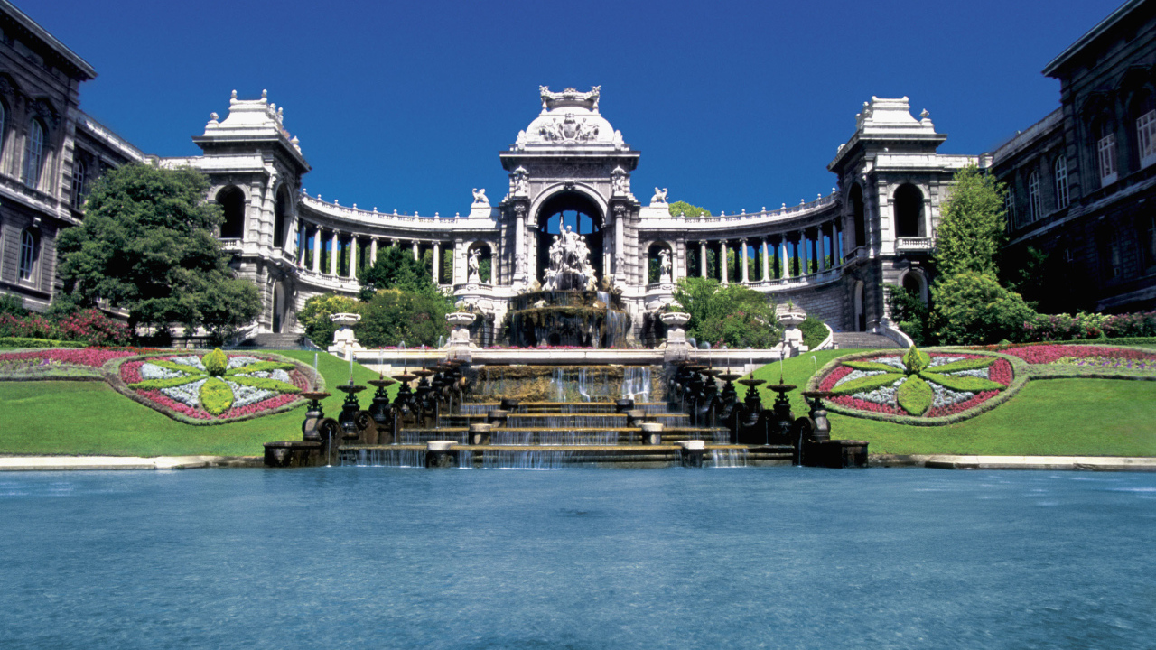 Фонтан в городе Марсель, Франция