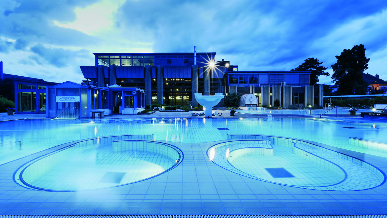 Бассейн на курорте Эвиан, Франция