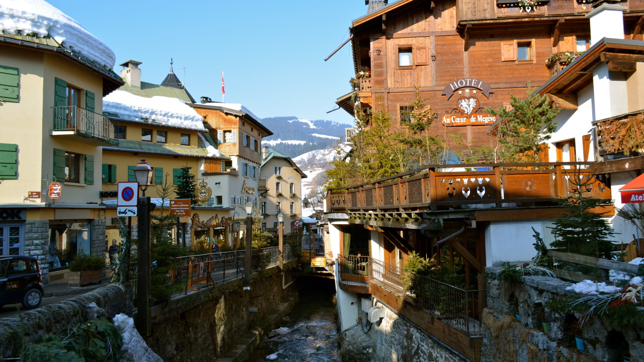 Река на горнолыжном курорте Межев, Франция