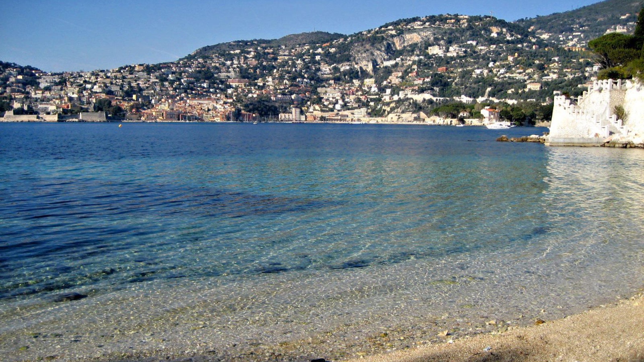 Морской залив на курорте Сен-Жан-Кап-Ферра, Франция