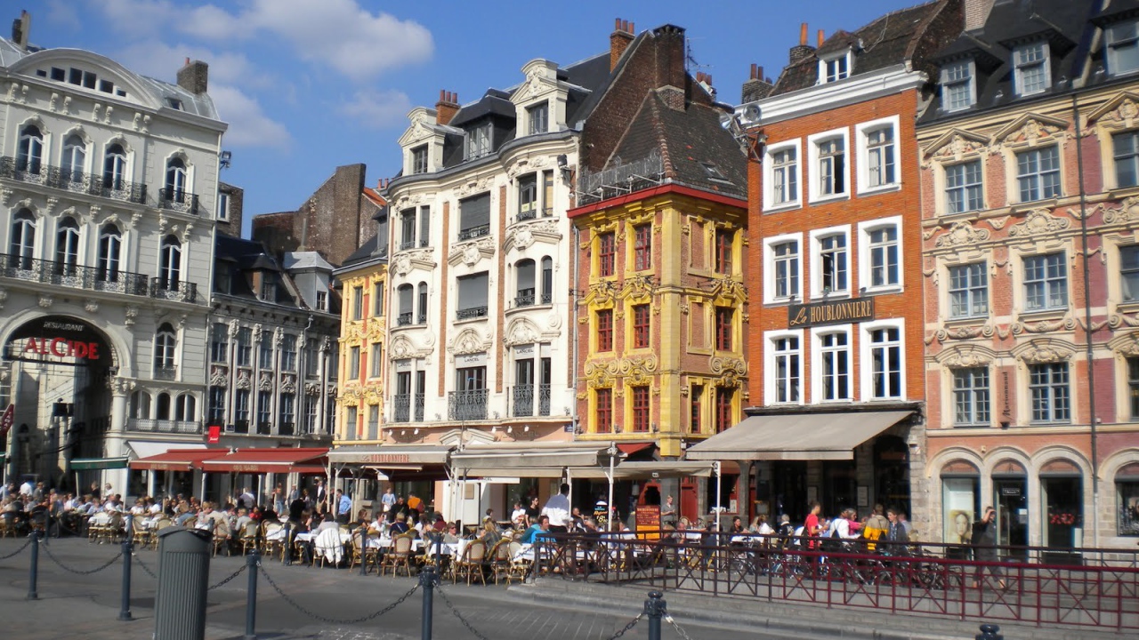 Уличное кафе в городе Лилль, Франция