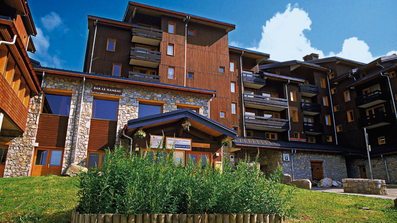 Летний пейзаж на горнолыжном курорте Мерибель, Франция