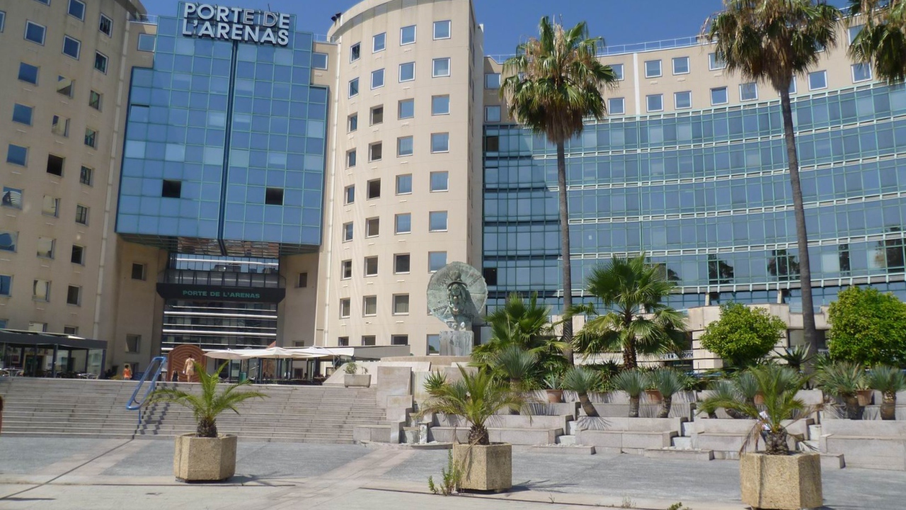 Отель на набережной в городе Ницца, Франция