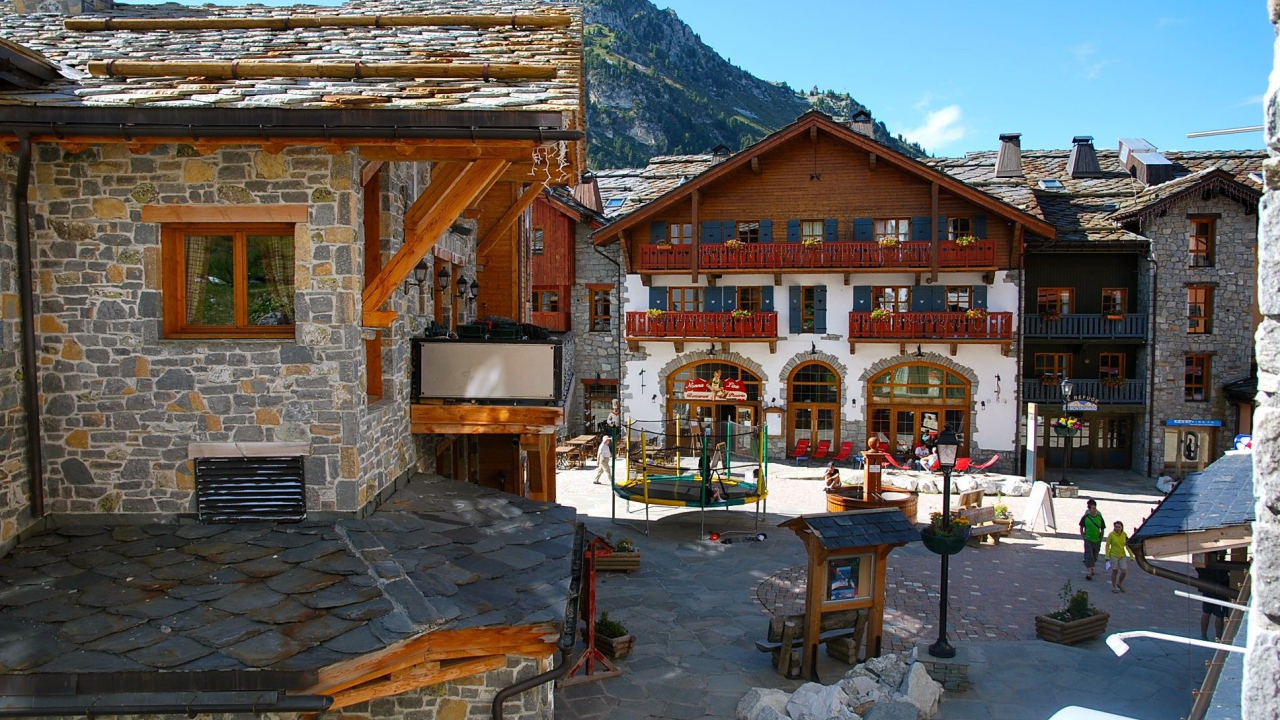 Городские дома на горнолыжном курорте Лез Арк, Франция