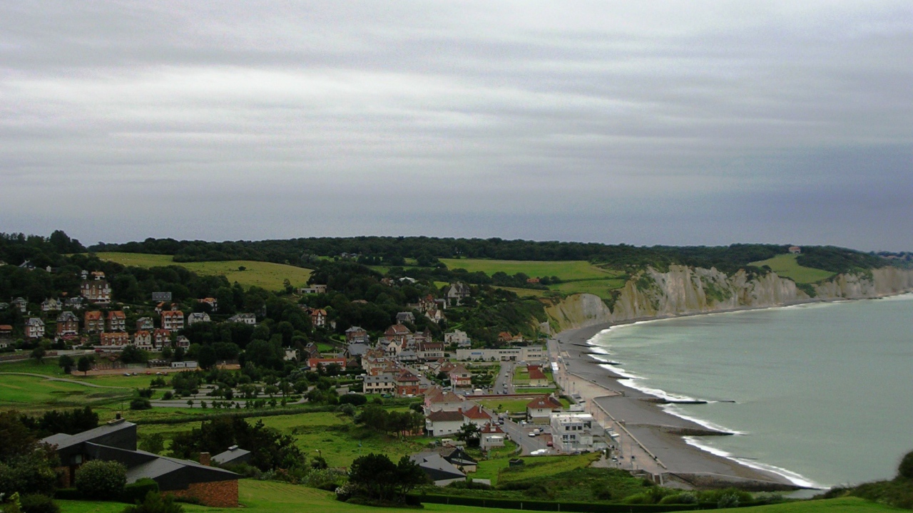 Городок на берегу моря в Нормандии, Франция