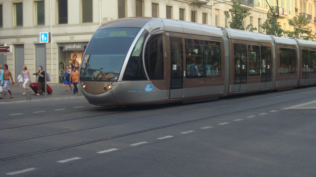 Трамвай в городе Ницца, Франция
