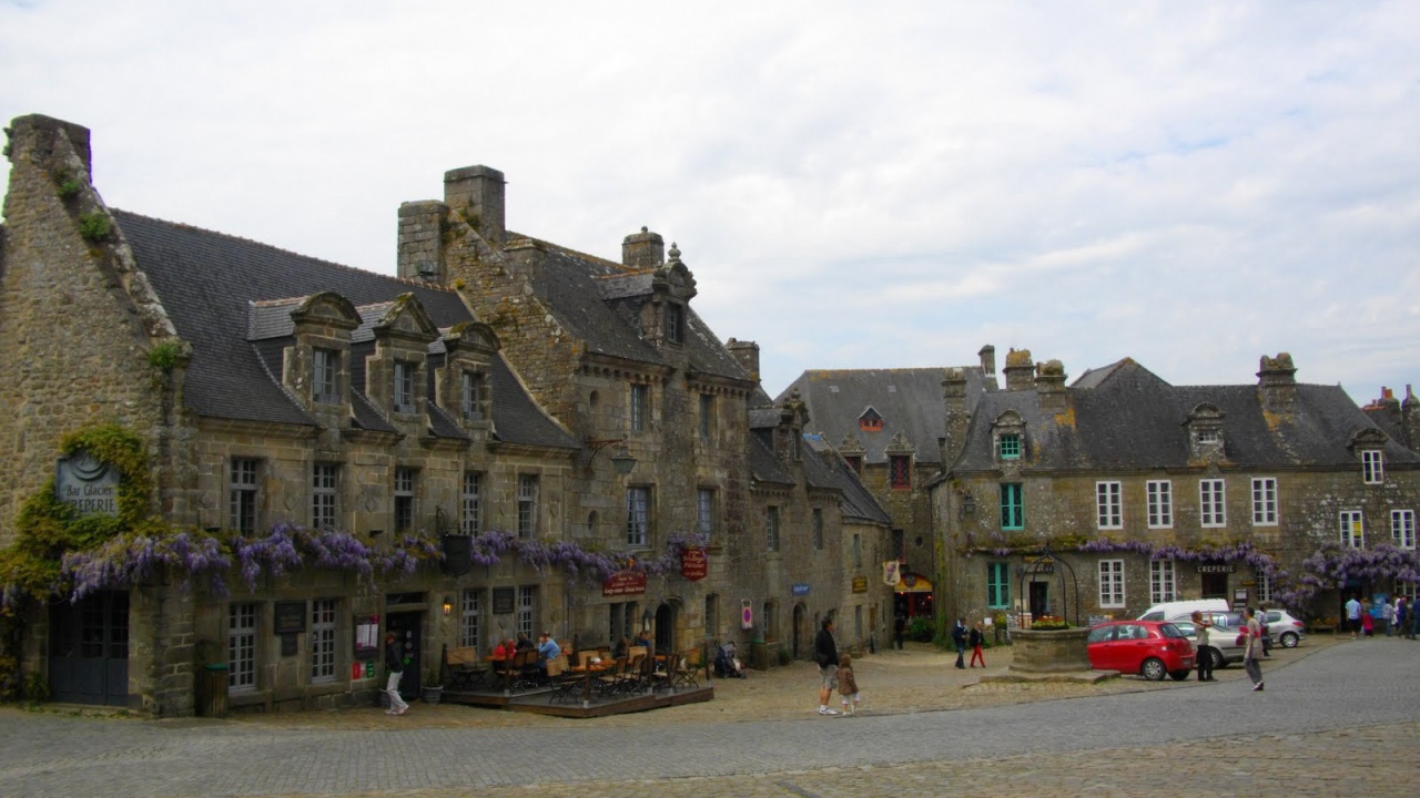 Городская площадь в Бретань, Франция