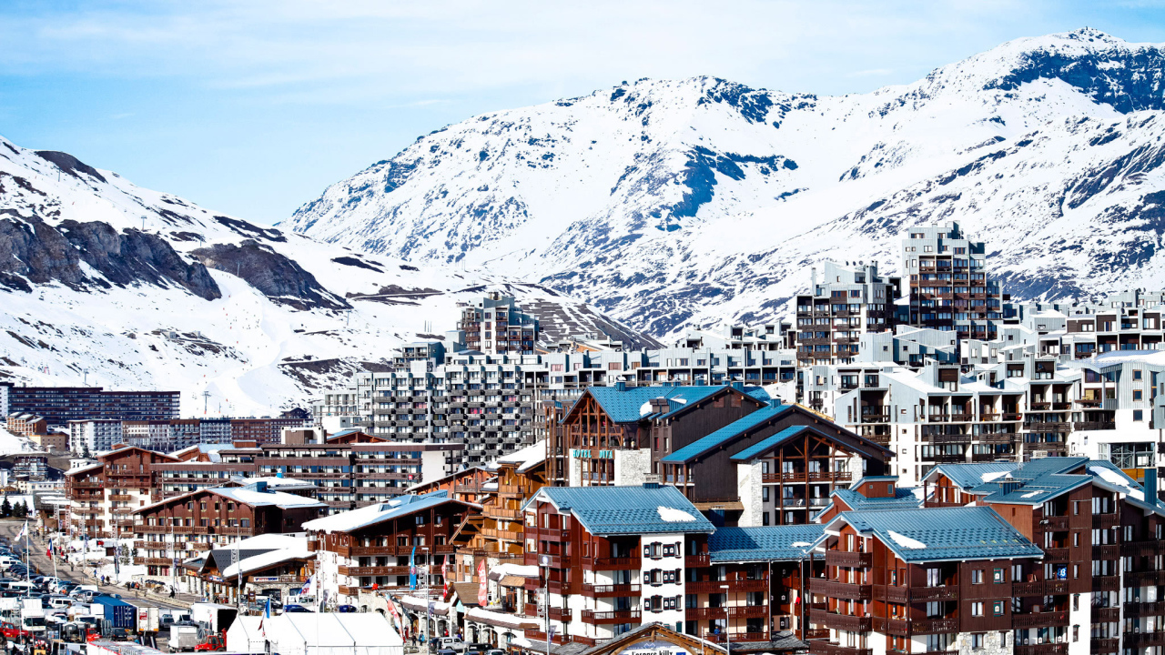 Городские здания на горнолыжном курорте Тинь, Франция