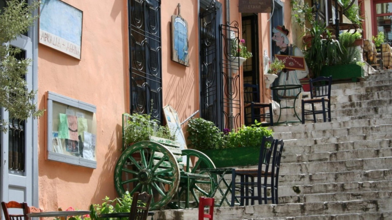 Старинная улочка в Афинах