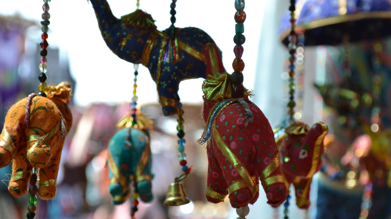 Товары на рынке в Анджуне