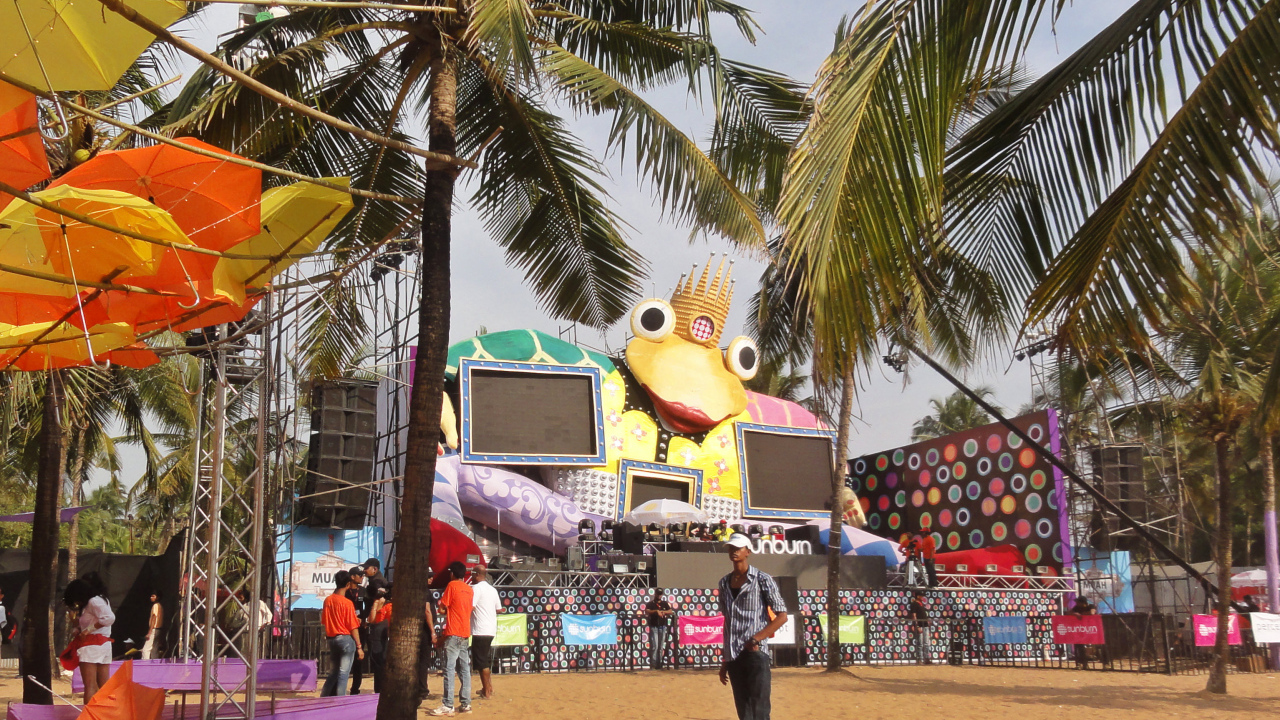 Подготовка к концерту в Анджуне